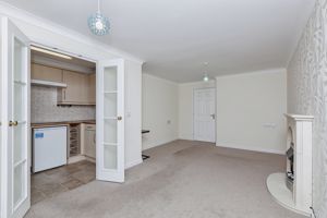 LIVING ROOM- click for photo gallery
